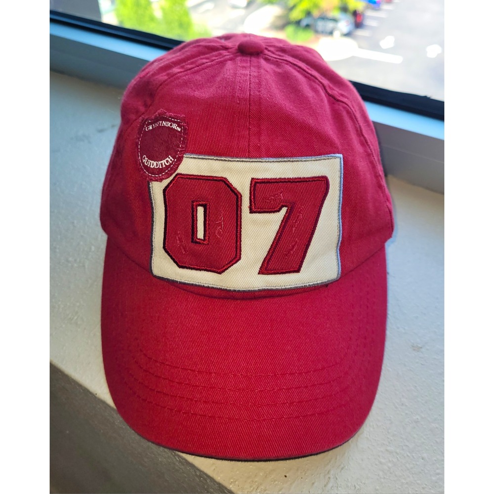 The Wizarding World of Harry Potter Gryffindor Quidditch 07 Hat Cap